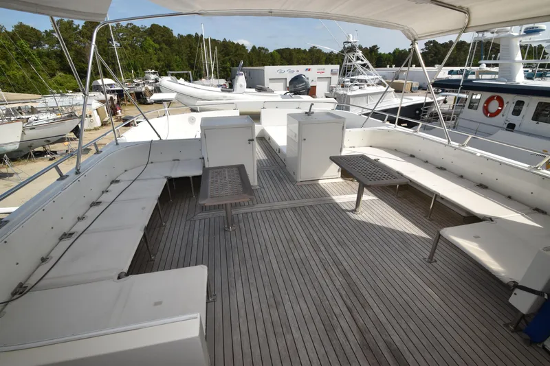 4 Umbrellas Yacht Photos Pics 