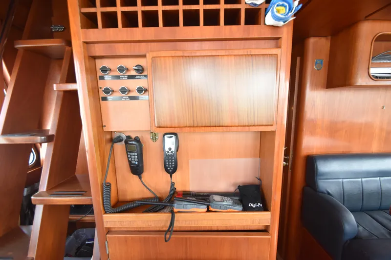 4 Umbrellas Yacht Photos Pics 