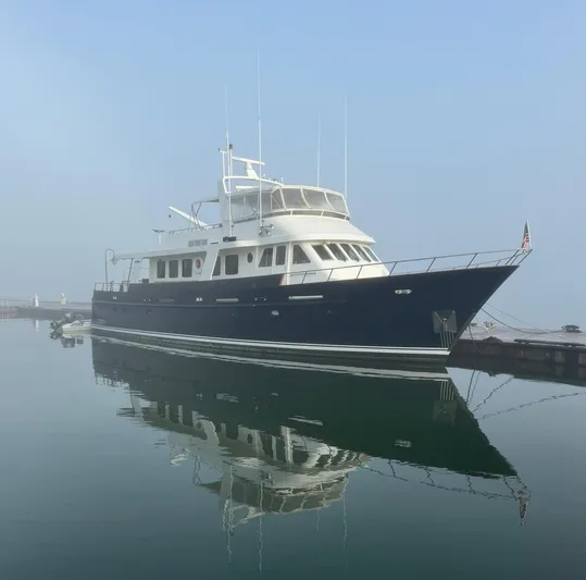 4 Umbrellas Yacht Photos Pics 