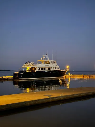 4 Umbrellas Yacht Photos Pics 