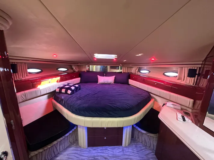 4 Frogs Yacht Photos Pics 