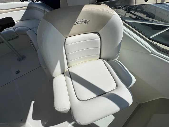  Yacht Photos Pics White leather seat on 2010 Sea Ray 370 Sundancer boat.