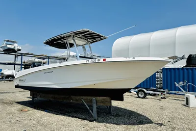 Boston Whaler 220 Outrage
