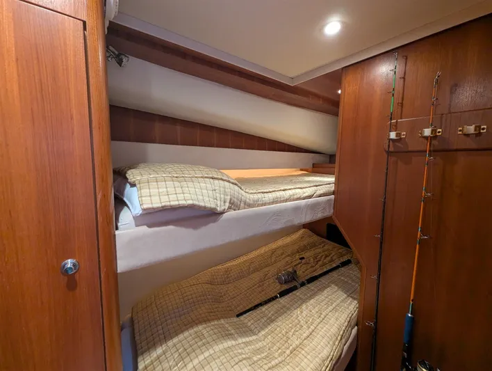 Joanna Yacht Photos Pics Tiara 3900 Conv. guest cabin