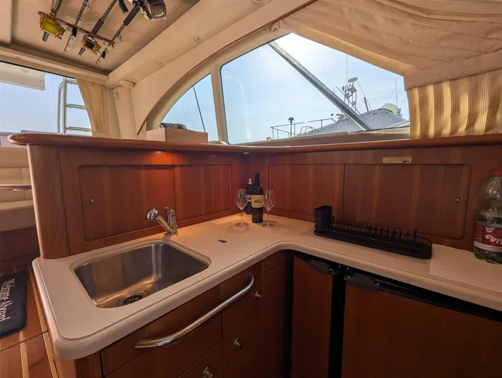 Joanna Yacht Photos Pics Tiara 3900 Conv. galley