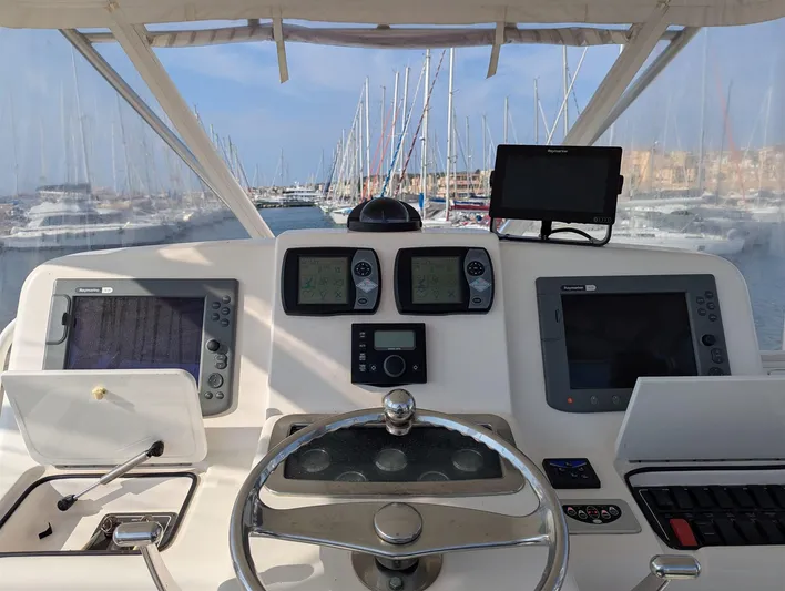 Joanna Yacht Photos Pics Tiara 3900 Conv. Helm station