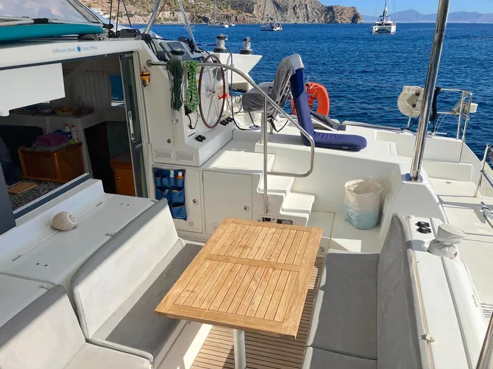 Kirlana Yacht Photos Pics Lagoon 420 catamaran deck with seating, table, and ocean view, 2006 model.