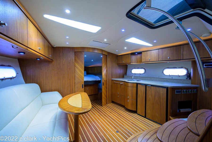 2013 Tiara Yachts 3900 Sovran