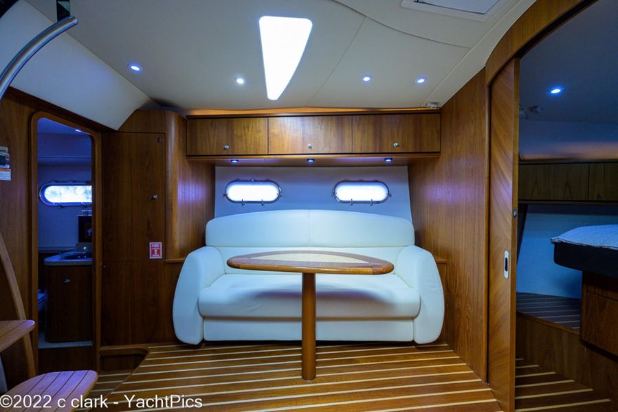 2013 Tiara Yachts 3900 Sovran