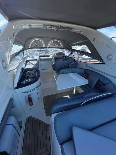  Yacht Photos Pics 2007 Cranchi Endurance 41 yacht interior with seating and table.