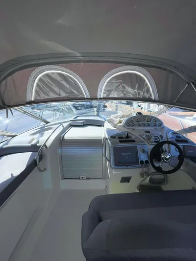  Yacht Photos Pics 2007 Cranchi Endurance 41 yacht cockpit with steering wheel and dashboard.