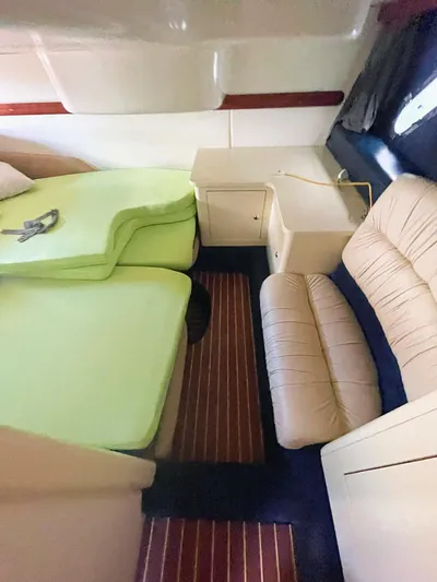  Yacht Photos Pics Interior of 2007 Cranchi Endurance 41 yacht with seating and green cushions.