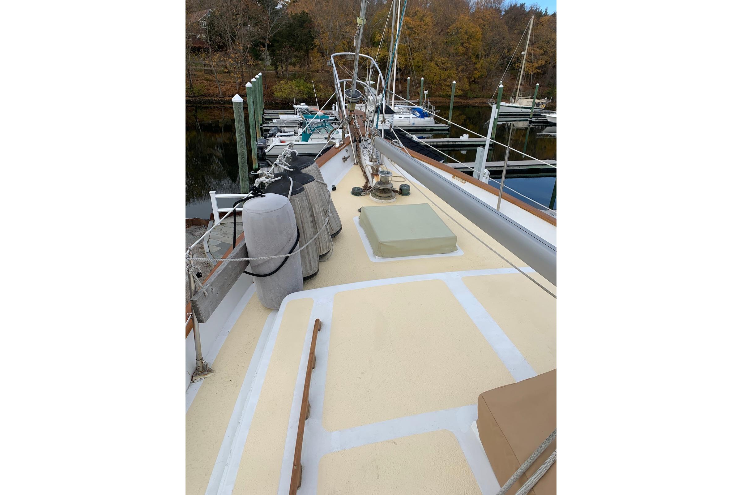 1981 Hardin 45 sailboat deck with marina view, featuring clean lines and mooring equipment.
