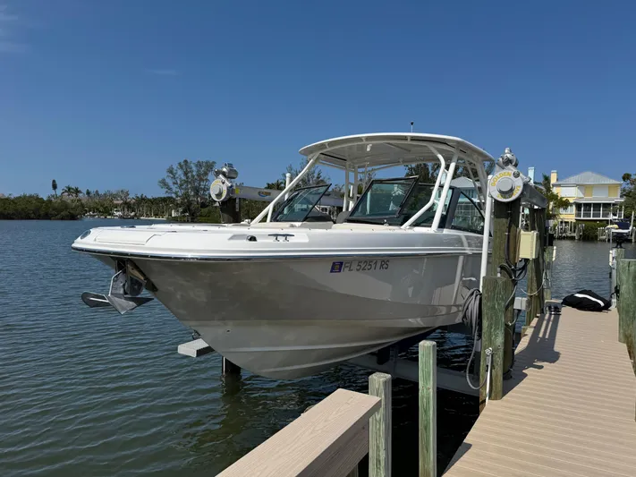 Kona II Yacht Photos Pics 
