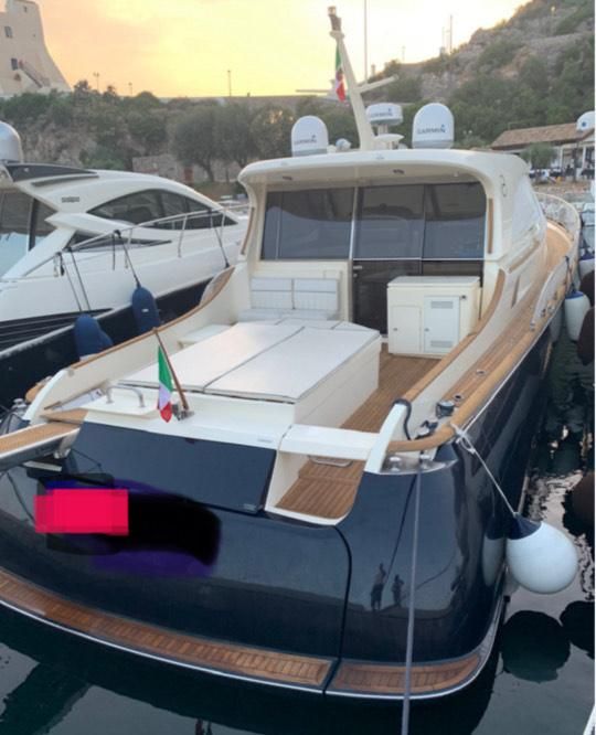2005 Mochi Craft 52 