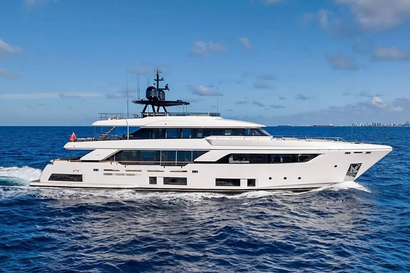 2022 Custom Line Navetta 37