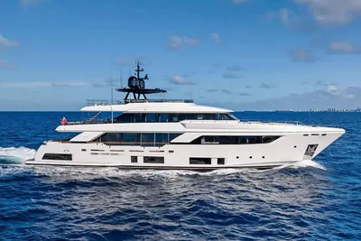 2022 Custom Line Navetta 37