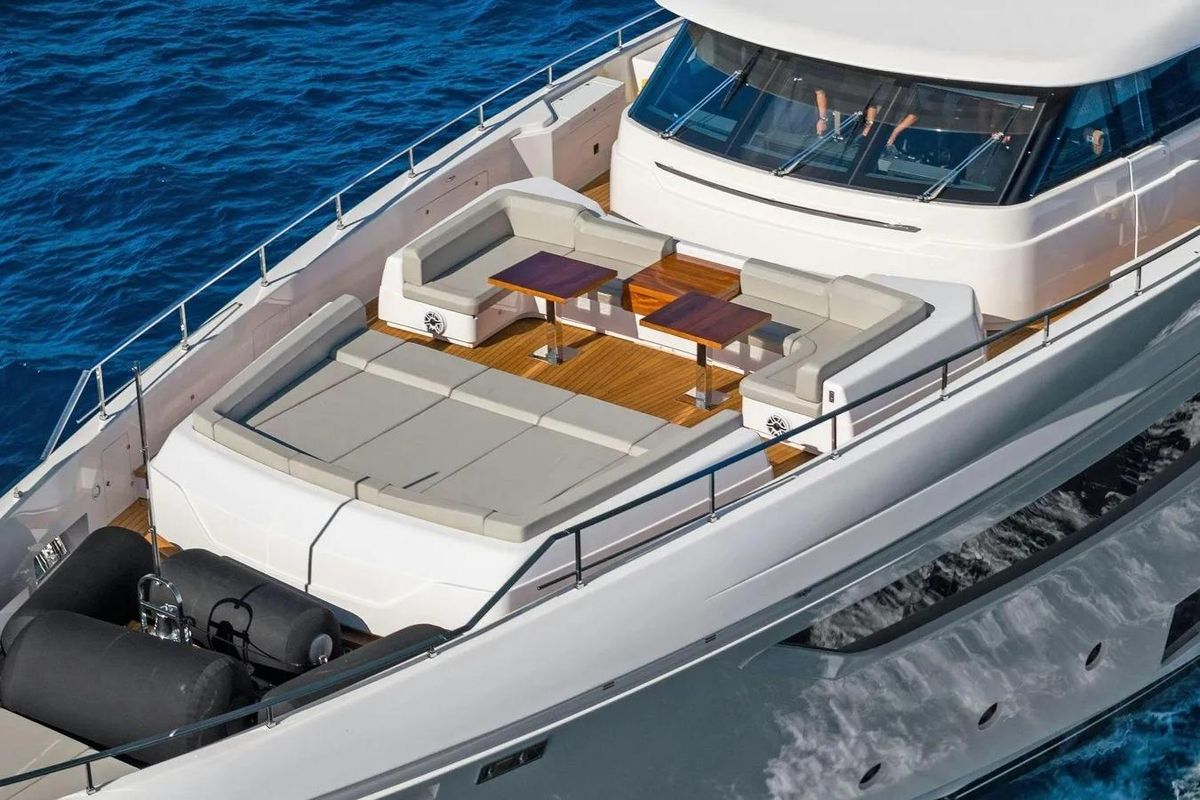 2022 Custom Line 121 