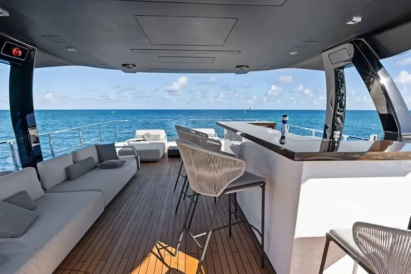 Tito El Patron Yacht Photos Pics TITO EL PATRON 121'6"/37.Custom Line Navetta 37  Sundeck