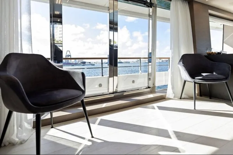 Tito El Patron Yacht Photos Pics TITO EL PATRON 121'6"/37.Custom Line Navetta 37  Dining