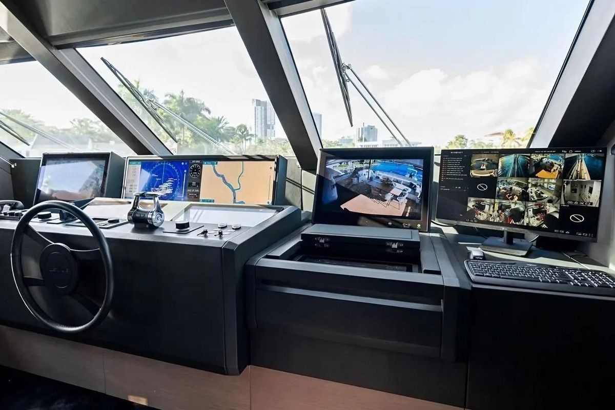 2022 Custom Line 121 