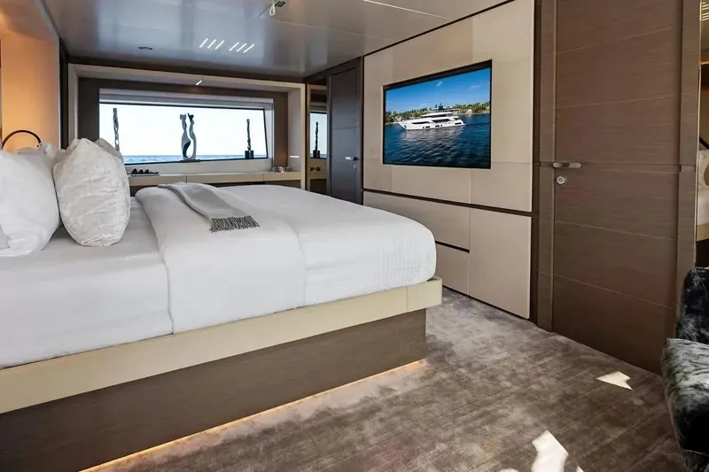 Tito El Patron Yacht Photos Pics TITO EL PATRON 121'6"/37.Custom Line Navetta 37  Master Stateroom