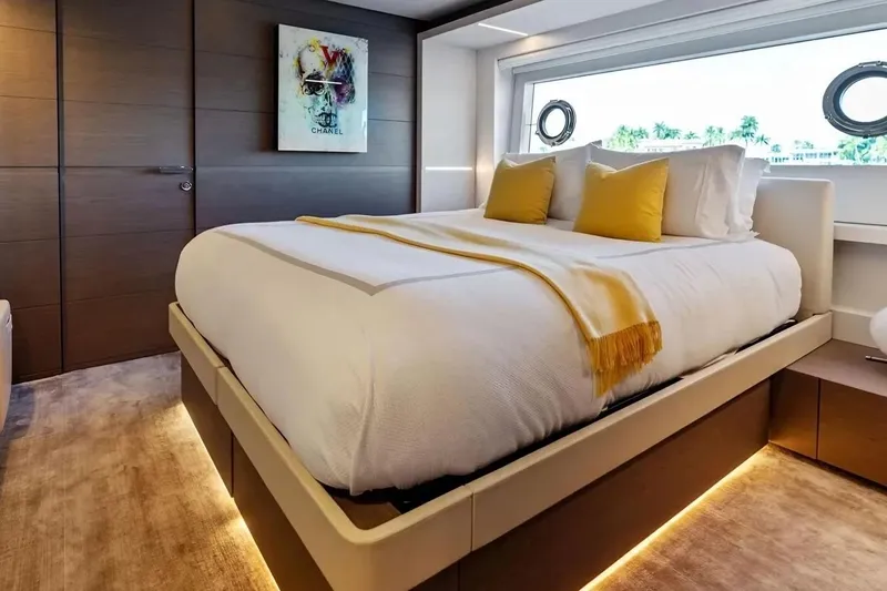 Tito El Patron Yacht Photos Pics TITO EL PATRON 121'6"/37.Custom Line Navetta 37  Guest Stateroom