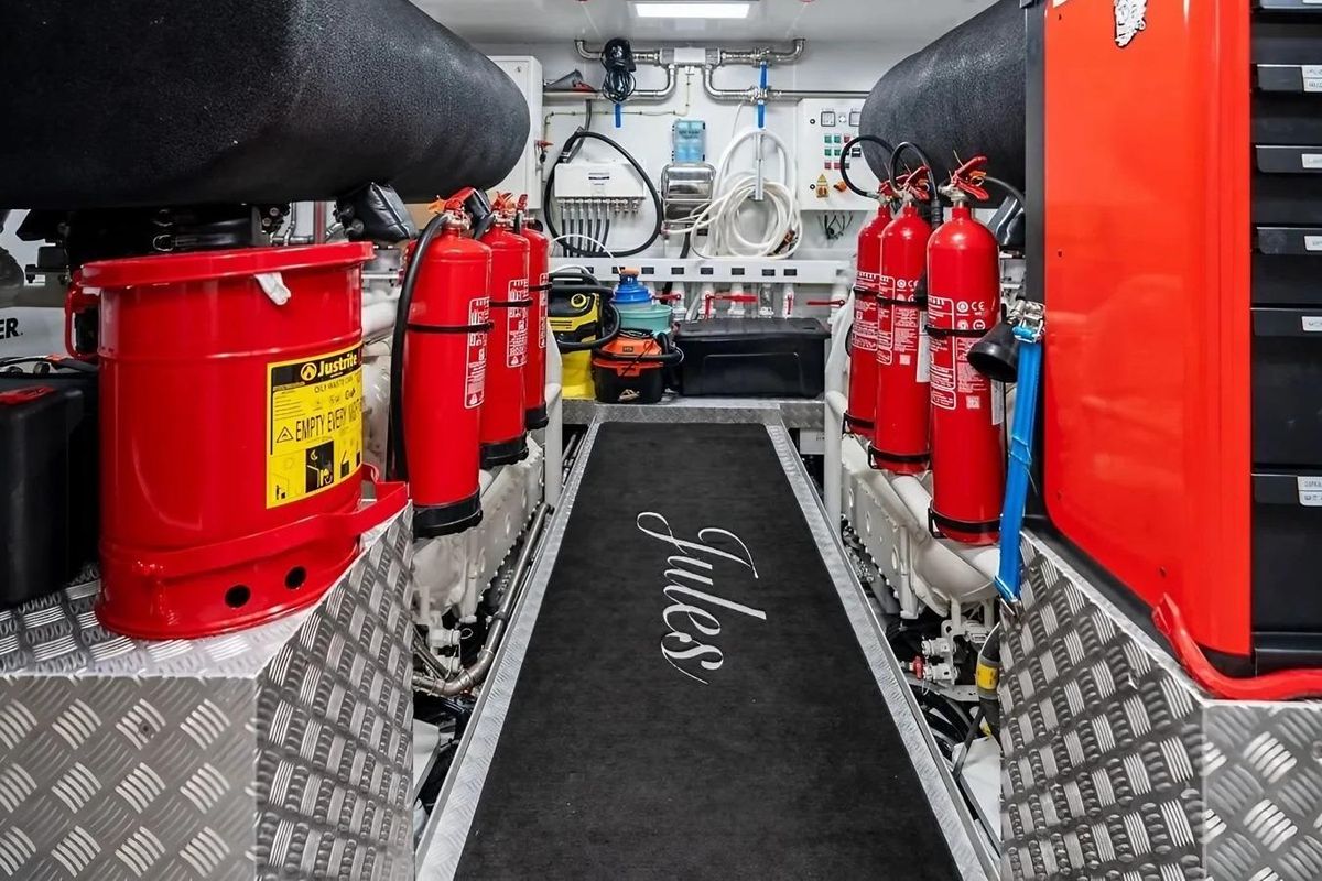 2022 Custom Line 121 