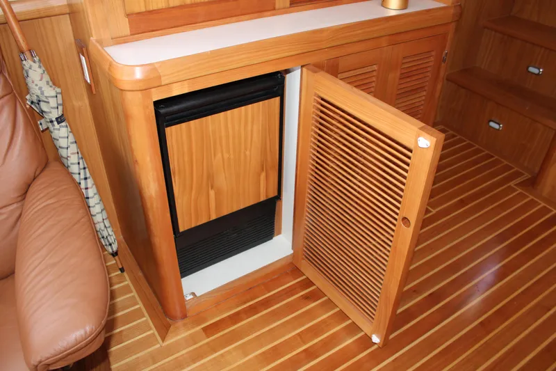 Dogfish Yacht Photos Pics 