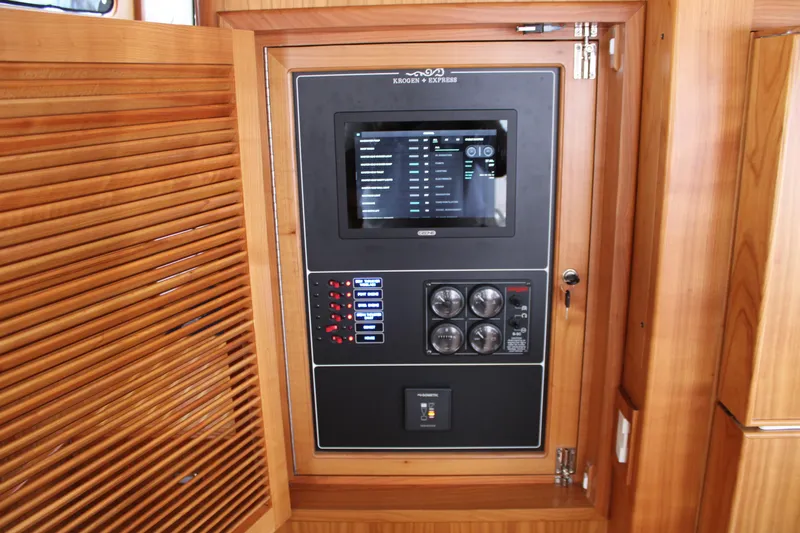 Dogfish Yacht Photos Pics 