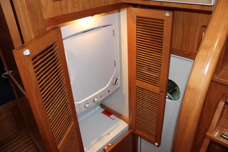 Dogfish Yacht Photos Pics 