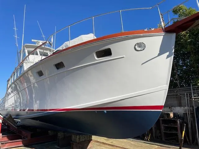 Huck Fin Yacht Photos Pics 