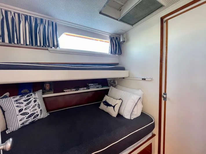 Huck Fin Yacht Photos Pics 