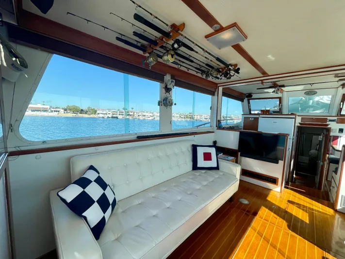 Huck Fin Yacht Photos Pics 