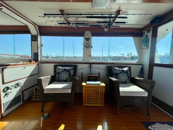 Huck Fin Yacht Photos Pics 