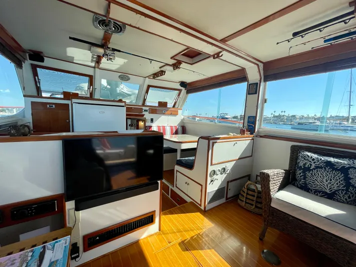 Huck Fin Yacht Photos Pics 