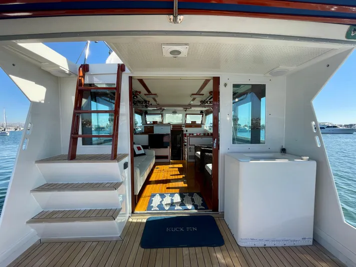 Huck Fin Yacht Photos Pics 