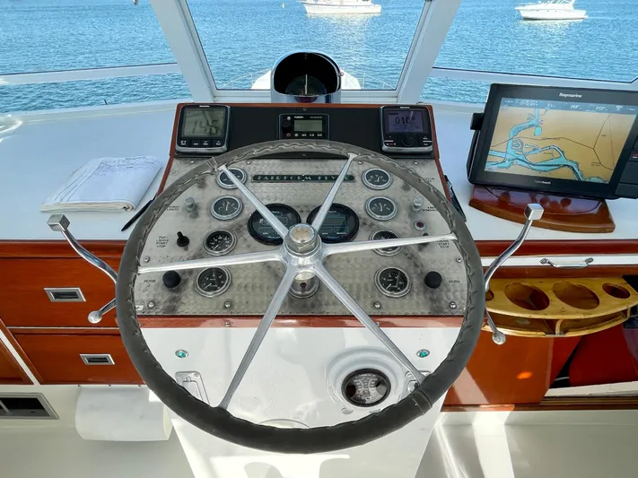 Huck Fin Yacht Photos Pics 