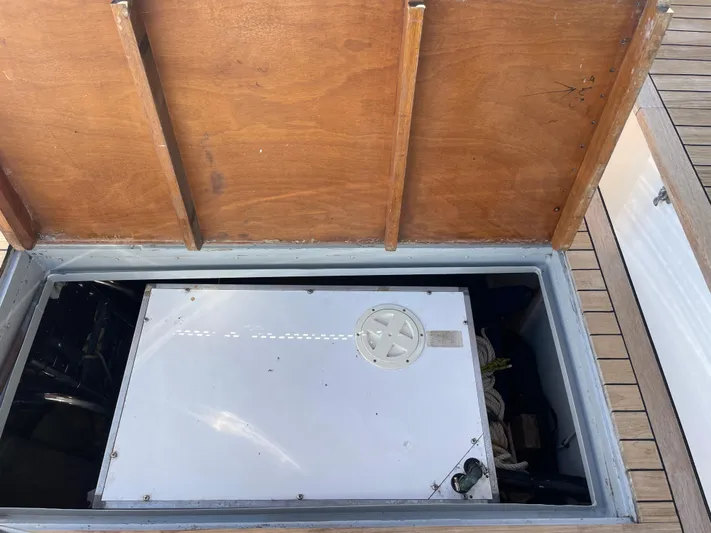 Huck Fin Yacht Photos Pics 