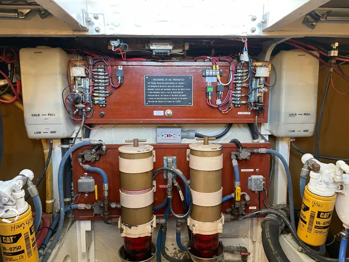 Huck Fin Yacht Photos Pics 