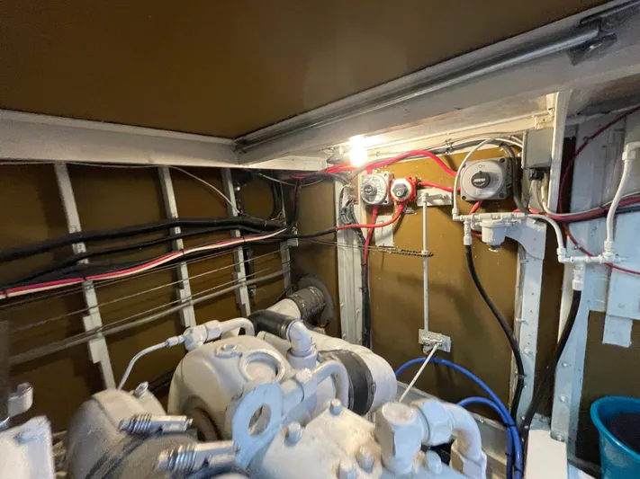 Huck Fin Yacht Photos Pics 