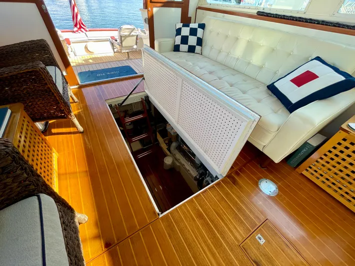 Huck Fin Yacht Photos Pics 