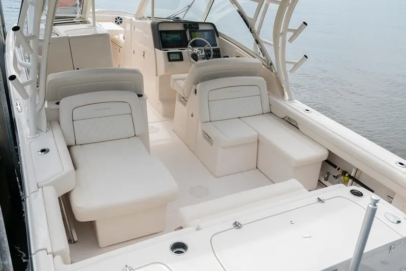  Yacht Photos Pics 2018 Grady-White Freedom 325 boat interior with seating.