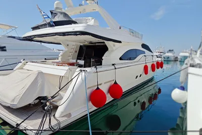 2001 Ferretti Yachts 68