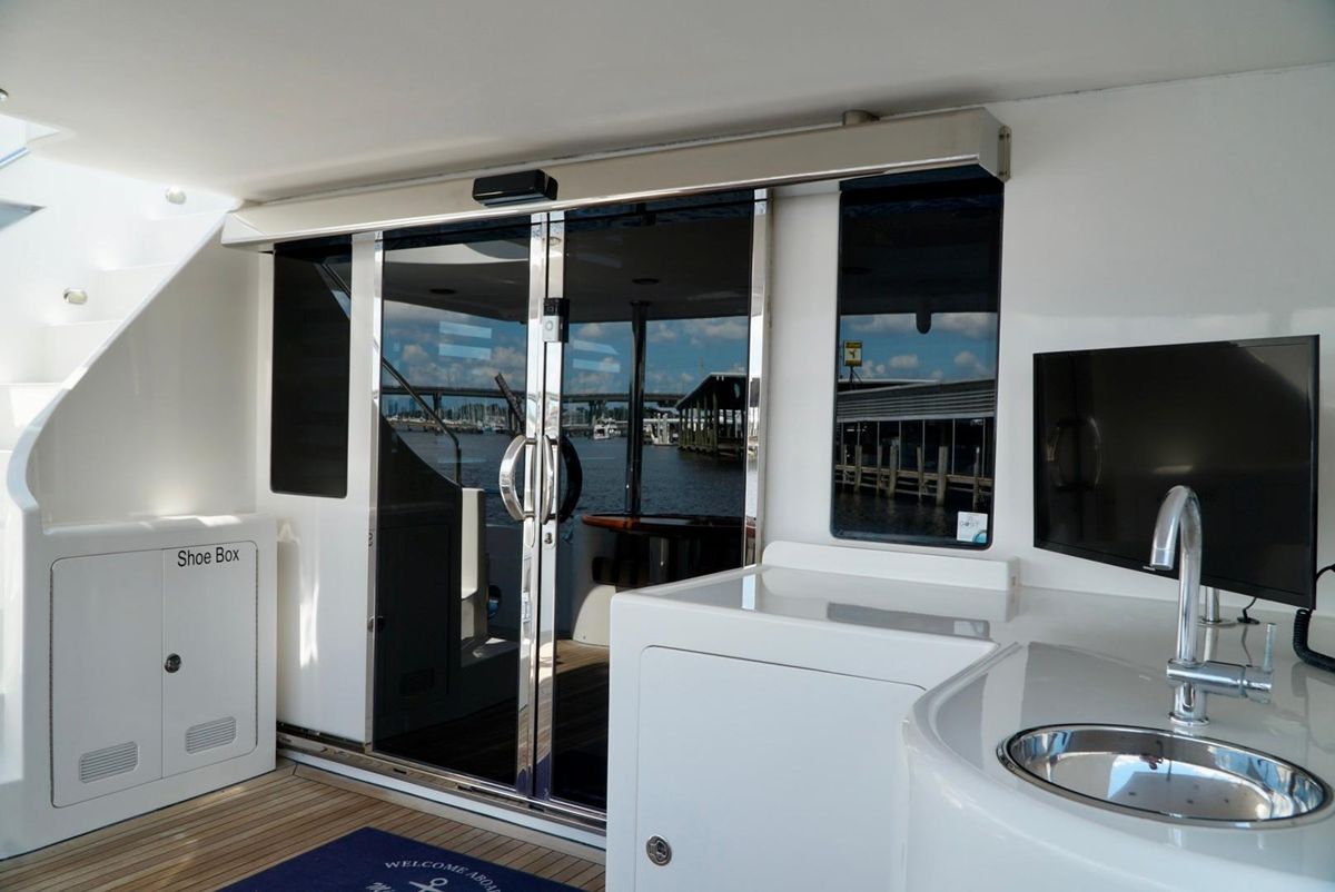 2008 Ocean Alexander 74 