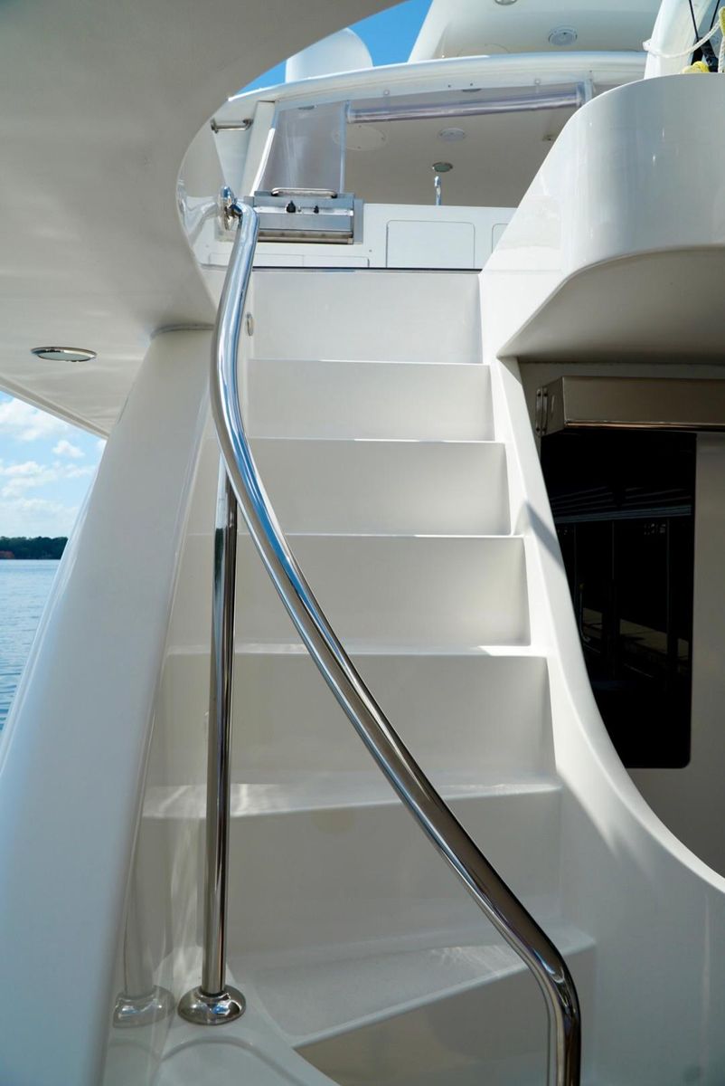2008 Ocean Alexander 74 