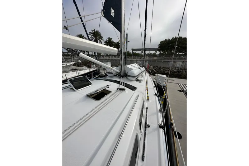 Dasananas Yacht Photos Pics 2008 Hunter 49 sailboat deck with rigging, docked near palm trees.