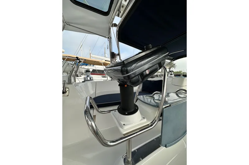 Dasananas Yacht Photos Pics Steering area of a 2008 Hunter 49 yacht with chrome details and seating.