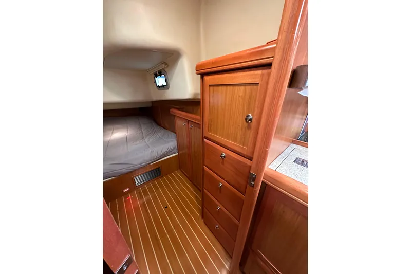 Dasananas Yacht Photos Pics Cozy cabin interior of 2008 Hunter 49 yacht with wooden cabinetry and bed.