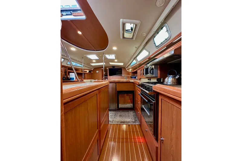 Dasananas Yacht Photos Pics Luxurious interior of 2008 Hunter 49 yacht with wood finish and modern amenities.